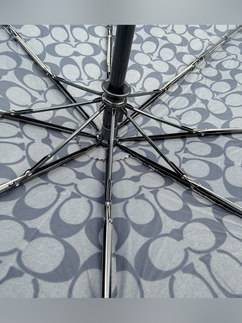 Coach Mini Signature Umbrella Graphite - Picture 7 of 16